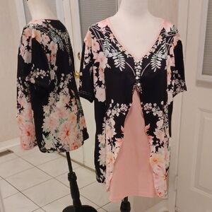 4/$40 Floral V-Neck Top - Size 2XL